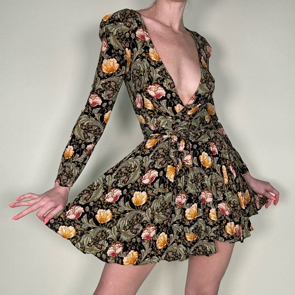 Ecote Dresses & Skirts - Ecoté Floral Wrap Mini Dress